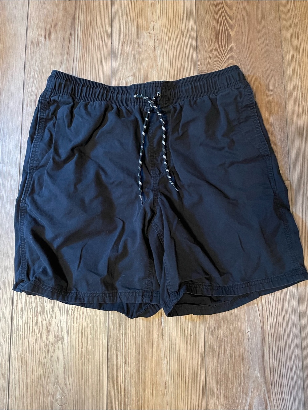 Amazon Essentials Men's Black Shorts with Pockets and Drawstring